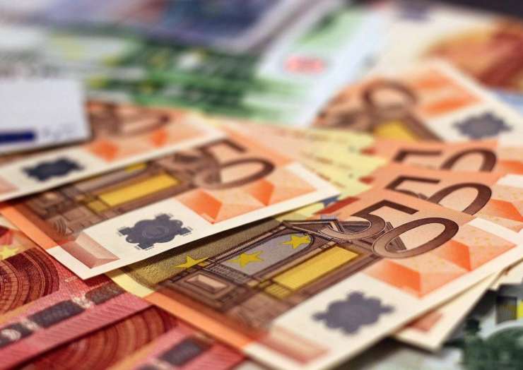 Sakrili 20.000 eura isplata za ugovore